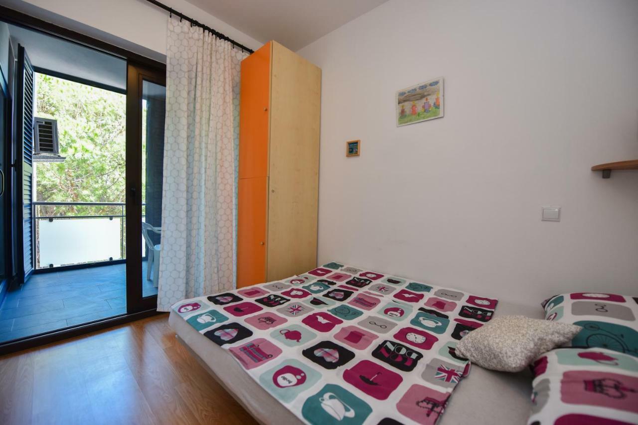 Apartments Enya Novaglia Esterno foto